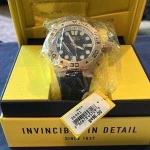 BNIB Invicta pro diver master of the ocean 50mm watch.